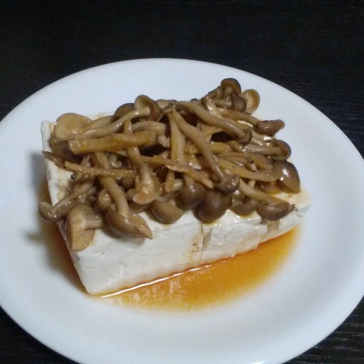 温豆腐のしめじ煮のせ